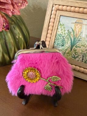 Pink Faux-Fur Kiss Lock with Pretty Sunflower Brooch- NWOT